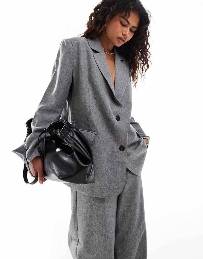 Something New - Corpcore - Eleganter Oversize-Blazer in Grau, Kombiteil Something New - Corpcore - Eleganter Oversize-Blazer in Grau, Kombiteil von Something New