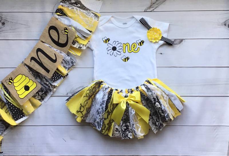 Bumble Bee Cake Smash Stoff Tutu Rock Outfit Baby Kleinkind Erster Geburtstag Für 1 Biene Tag 3 Teiliges Set von SomethingFromSadie