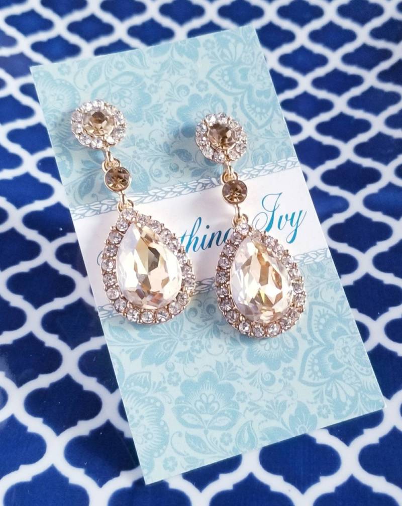 2 "- Champagner/Gold Hängeohrringe - Ohrringe Hellgoldene Strass Austern Farbe Durchbohrt von SomethingIvy