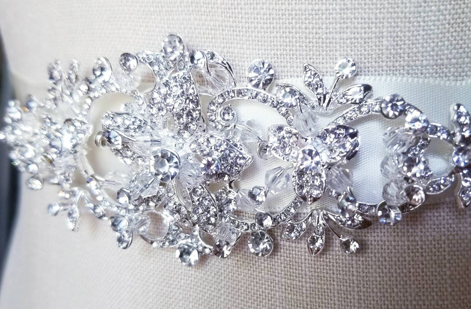 3 D Silber Pinless Brosche - Strass Gürtel Broschen Kleid Kristall Perlen von SomethingIvy