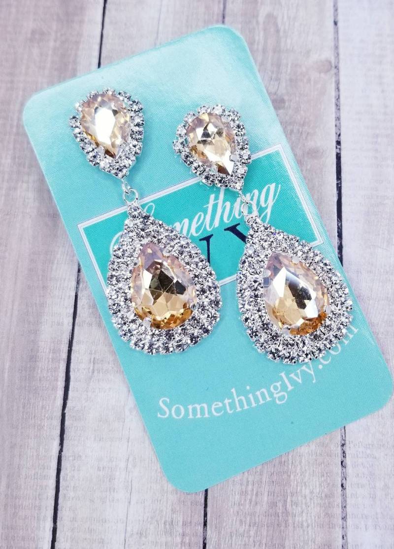 Champagner Tropfen Ohrringe - Light Gold Strass Austern Farbe Durchbohrt von SomethingIvy