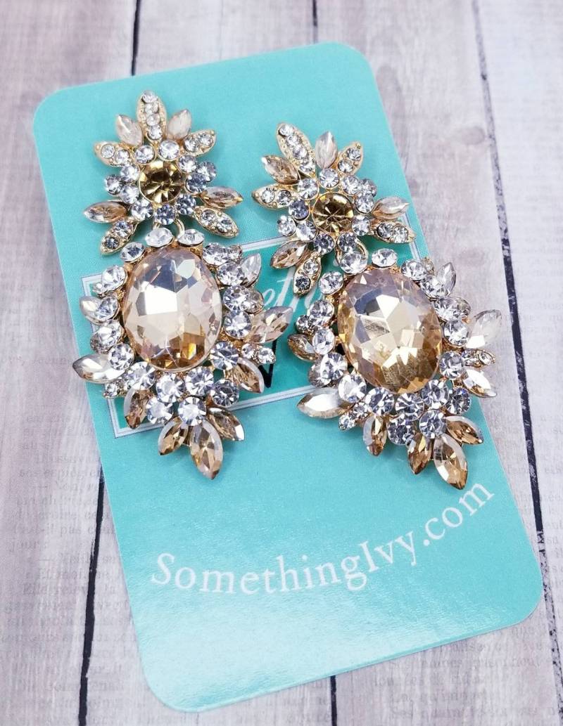 Champagner Tropfen Ohrringe - Light Gold Strass Austern Farbe Durchbohrt von SomethingIvy