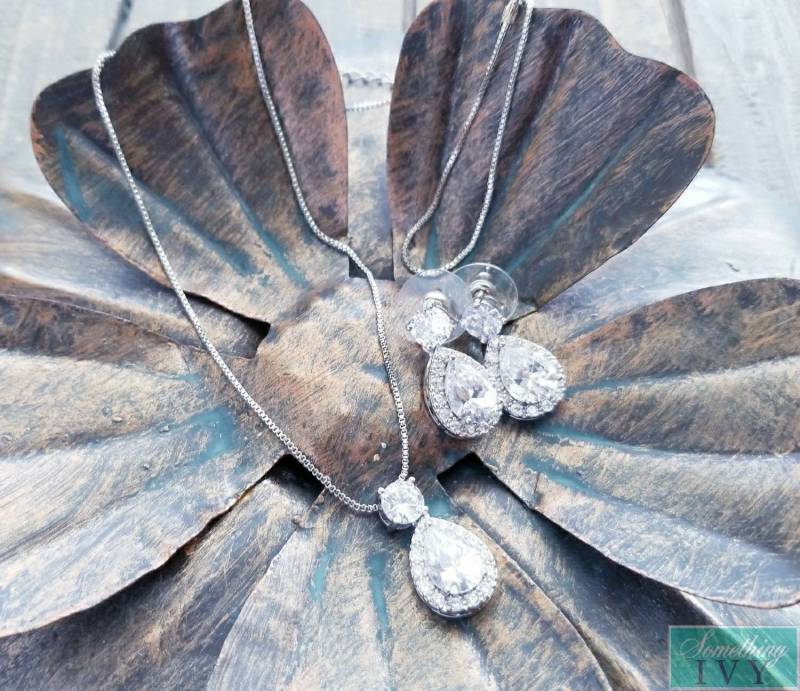 Cz Birnenförmige Halskette Set Kristall Mit Ohrringe - Schmuck Hochzeit Formelle Kleidung von SomethingIvy