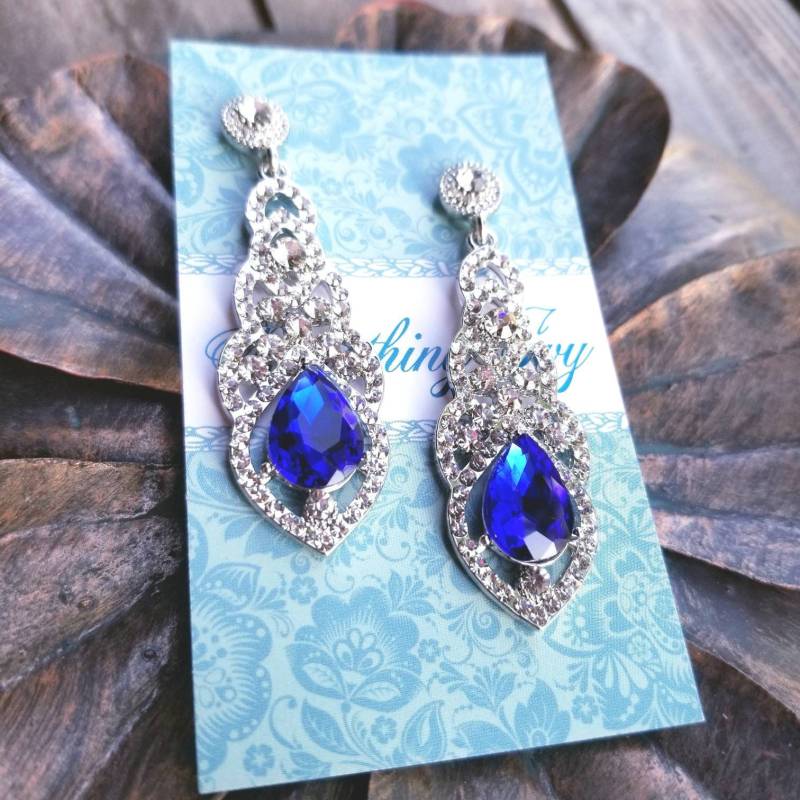 Königsblaue Tropfen Ohrringe - Etwas Blaue Chandelier Smaragd Strass Saphir Blau von SomethingIvy