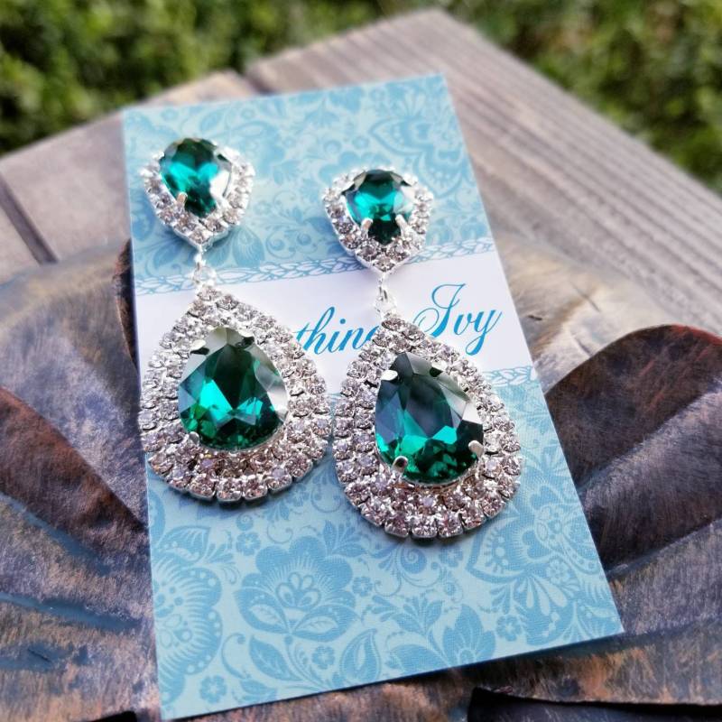 Smaragdgrüne Tropfen Ohrringe - Etwas Grüne Chandelier Strass Baumeln von SomethingIvy