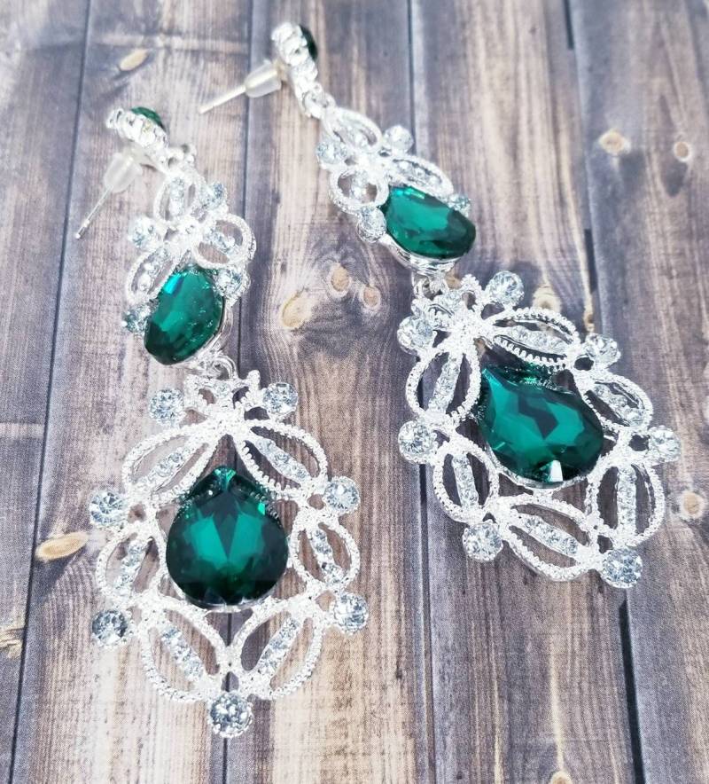 Smaragdgrüne Tropfen Ohrringe - Etwas Grüne Chandelier Strass Baumeln von SomethingIvy