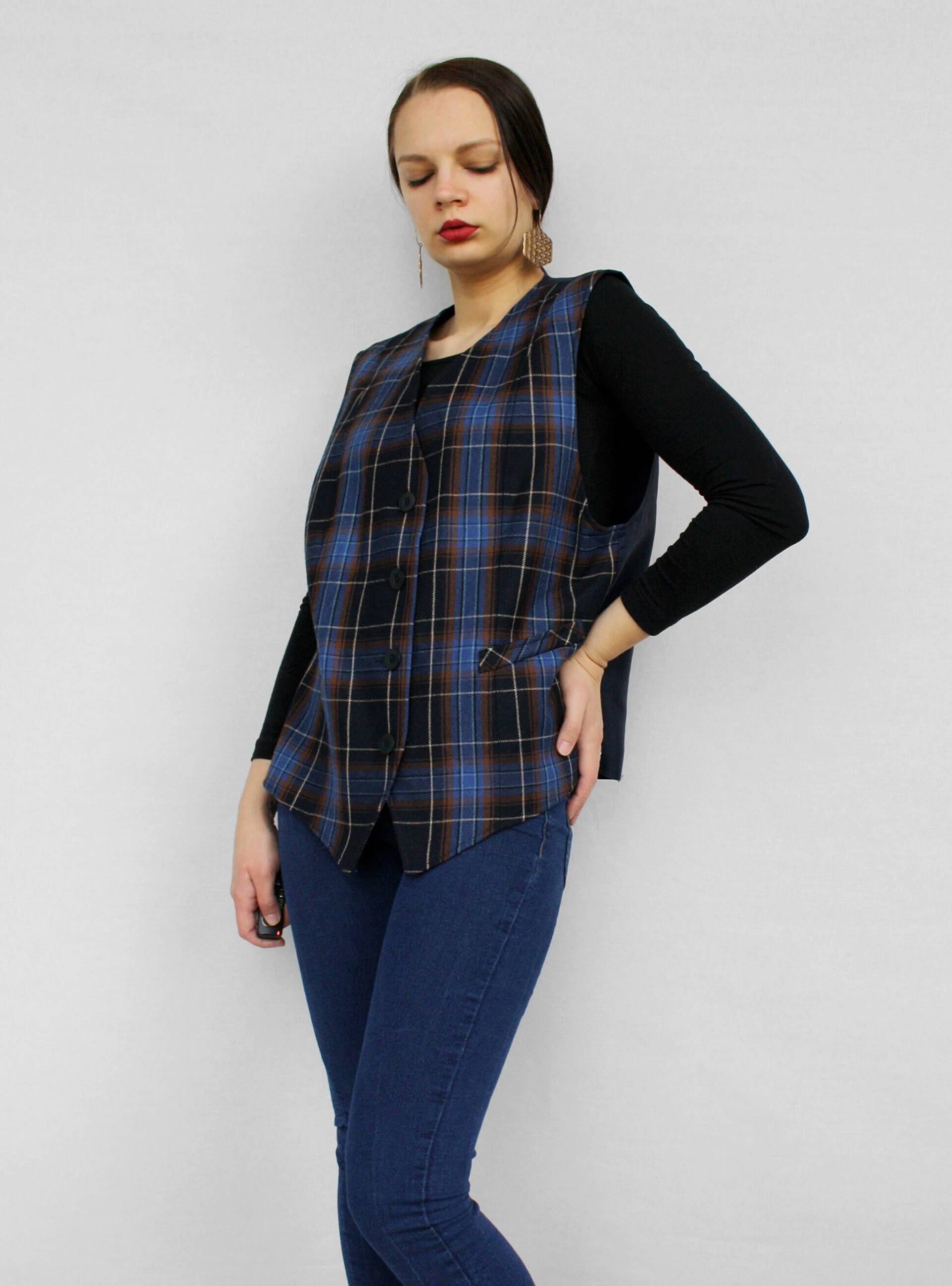 Blauer Tartan Damen Wolle Weste Vintage Stylisch Preppy Knopf Oben Kariert von SomethingMustBeHere