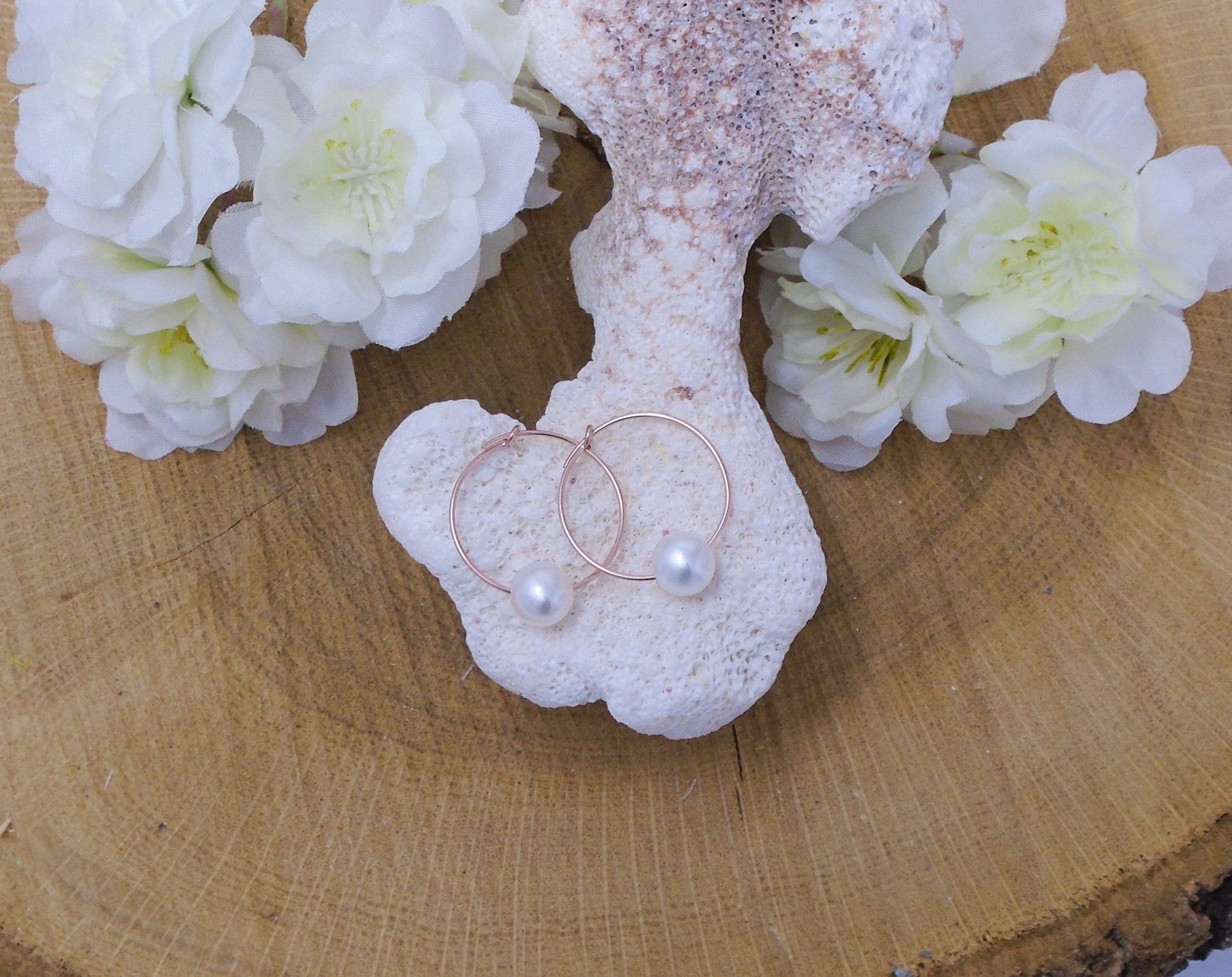 Rosegold Solitär Süßwasserperle 3/4 Zoll Creolen, Weihnachtsverkauf 14K Gefüllt 8 Mm Perlen, Brautjungfer Geschenk, Geschenk Für Sie von SomethingShiny101