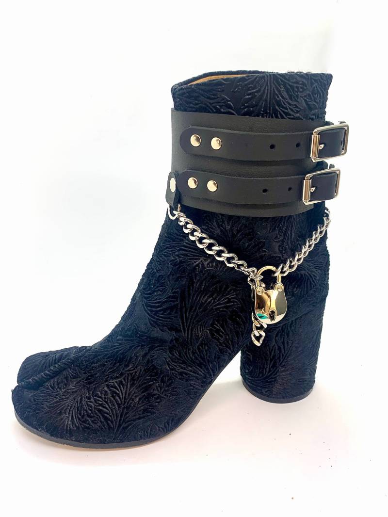 Die Lederkette + Lock Boot Cuff von SomethingSht