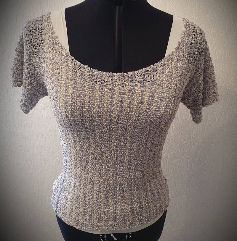 stricktop Aus Bouclé-strick stricktop Aus Bouclé-strick von SommerSchatze