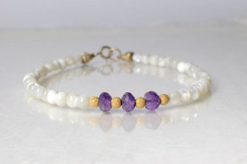 Perlmutt-Armband Mit Amethysten von SommerlichtDesigns