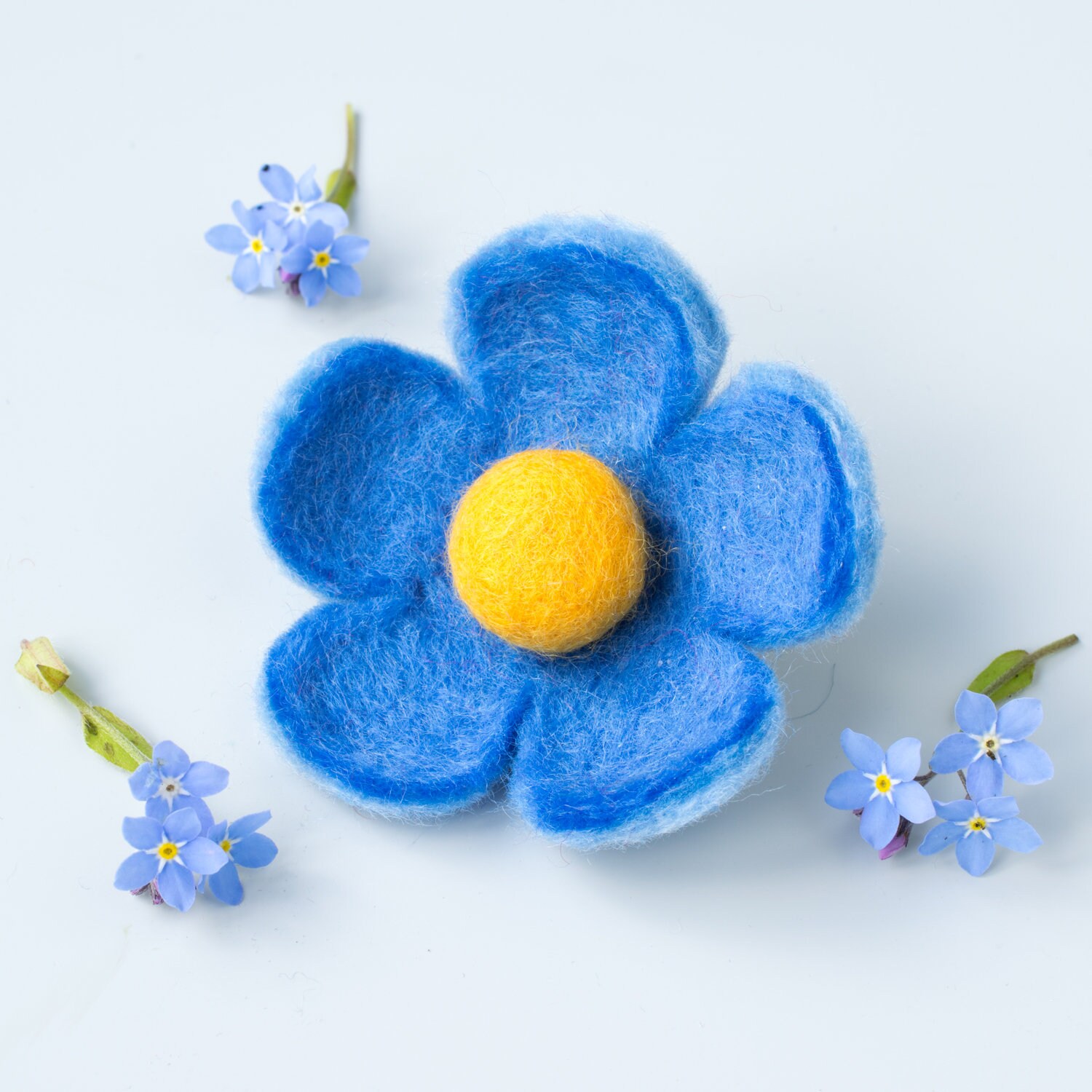 Filz Vergissmeinnicht Brosche - Handgemachte Blumen Aus Nass Gefilzter Merino Wolle. Blaue Schmuck Filz Vergissmeinnicht Brosche - Handgemachte Blumen Aus Nass Gefilzter Merino Wolle. Blaue Schmuck von SomnusAndSeb