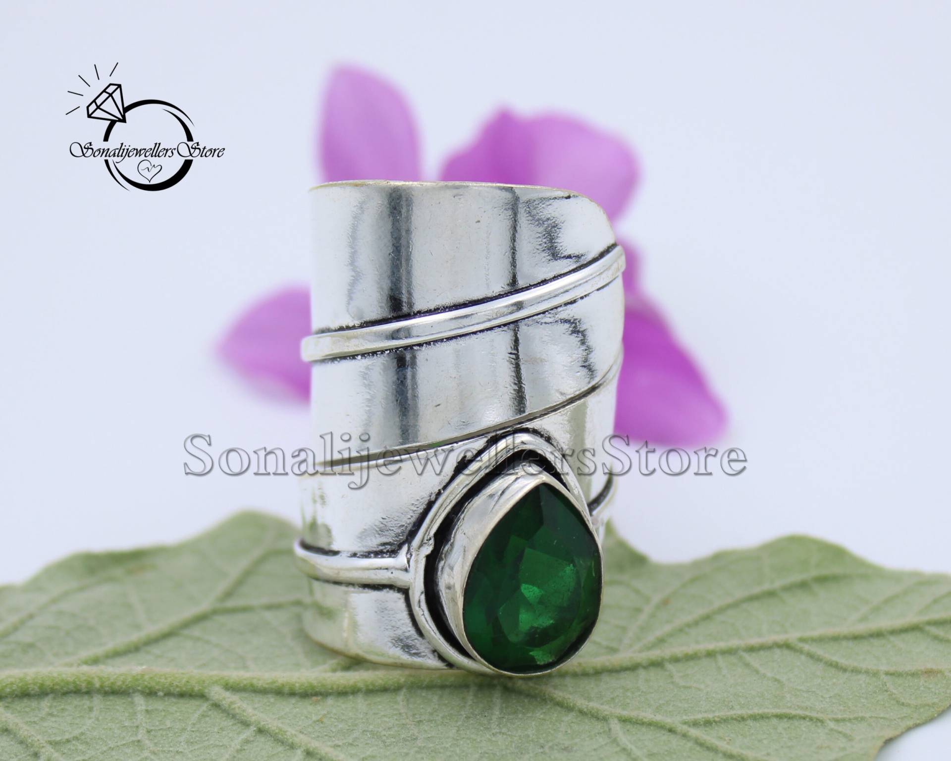 Smaragd Ring, 925 Sterling Silber, Boho Verstellbarer Naturstein Sorgenring, Daumenring, Handgemachter Ehering von SonalijewellersStore