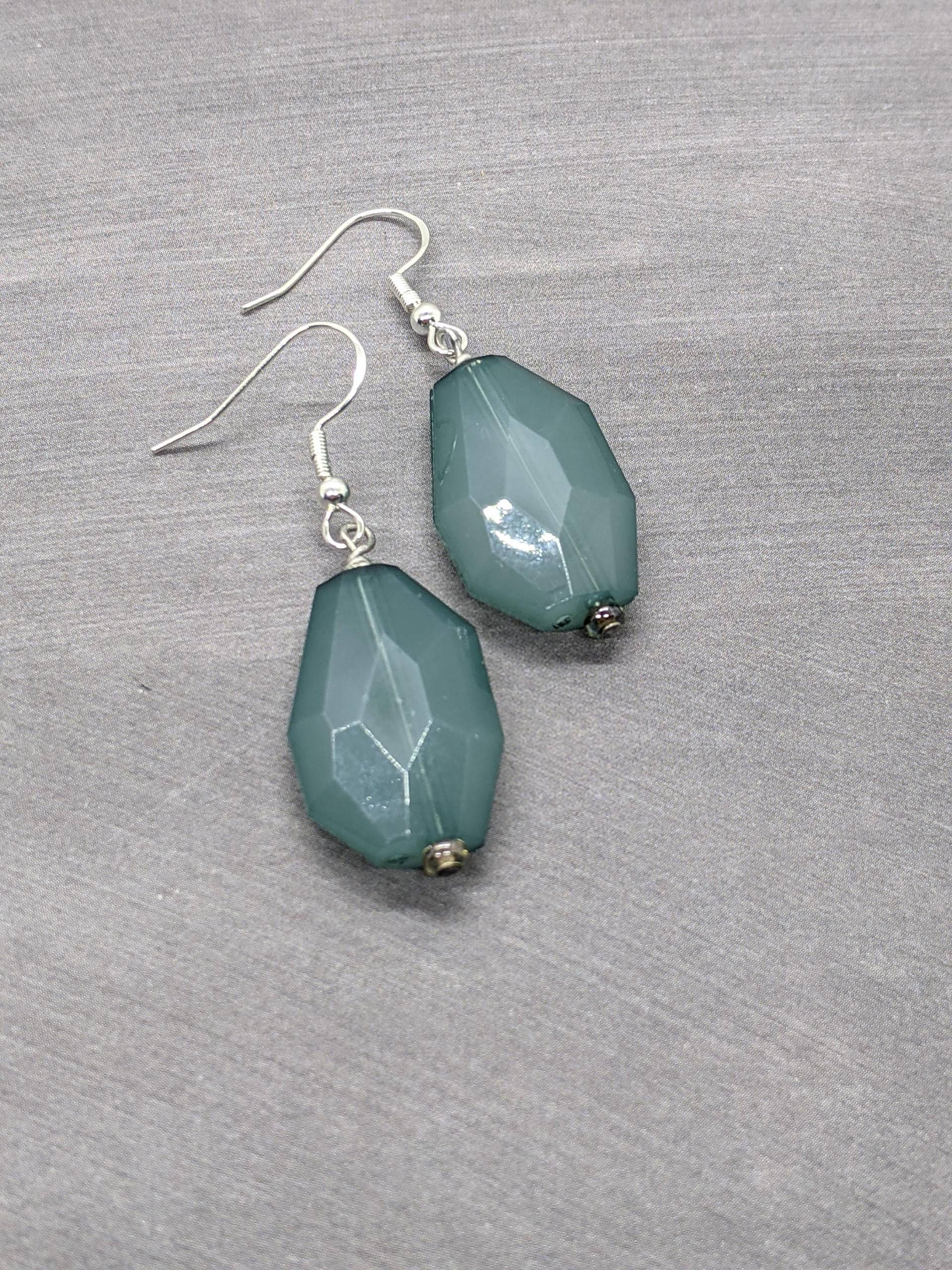 Blaue Ohrringe Rauchblau Große Perlen Schmuck Schlichte Ohrhänger Brautjungfern Hochzeit Minimal Blaue Ohrringe Rauchblau Große Perlen Schmuck Schlichte Ohrhänger Brautjungfern Hochzeit Minimal von SongbirdCabinDesigns