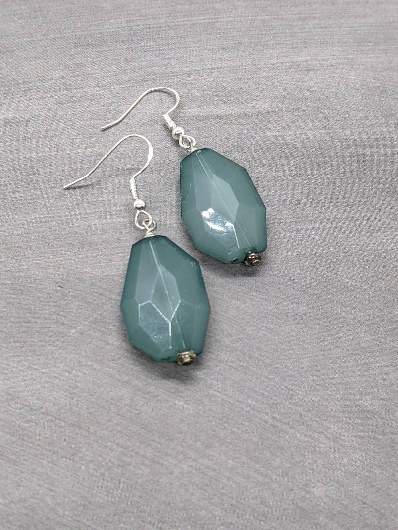 Blaue Ohrringe Rauchblau Große Perlen Schmuck Schlichte Ohrhänger Brautjungfern Hochzeit Minimal von SongbirdCabinDesigns