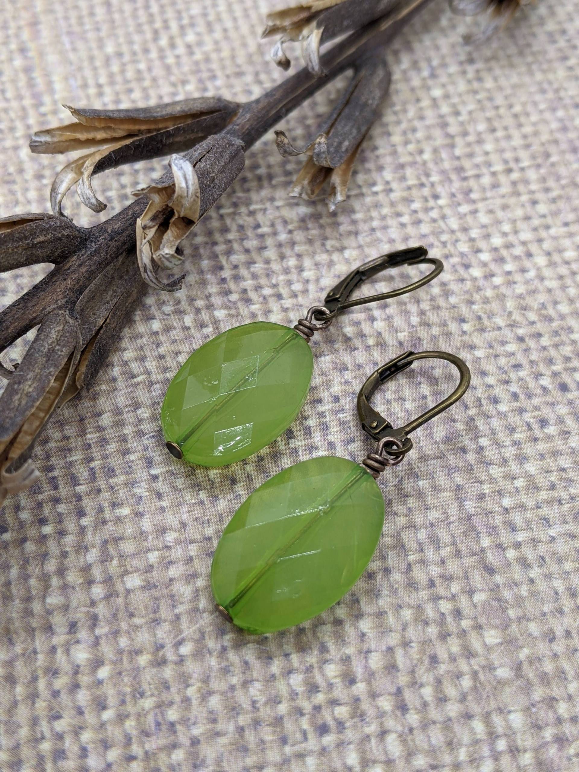 Grüne Ohrringe Frühling Grün Perlen Schmuck Schlichte Brautjungfern Hochzeit Minimal Grüne Ohrringe Frühling Grün Perlen Schmuck Schlichte Brautjungfern Hochzeit Minimal von SongbirdCabinDesigns