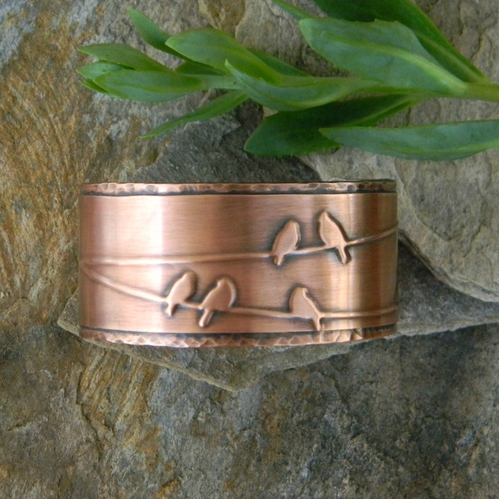 Kupfer Manschette Armband Vogel Auf Draht Handgemacht Gehämmert Handwerker Geschenk Für Vogel-Liebhaber Kupfer Manschette Armband Vogel Auf Draht Handgemacht Gehämmert Handwerker Geschenk Für Vogel-Liebhaber von SongbirdCabinDesigns