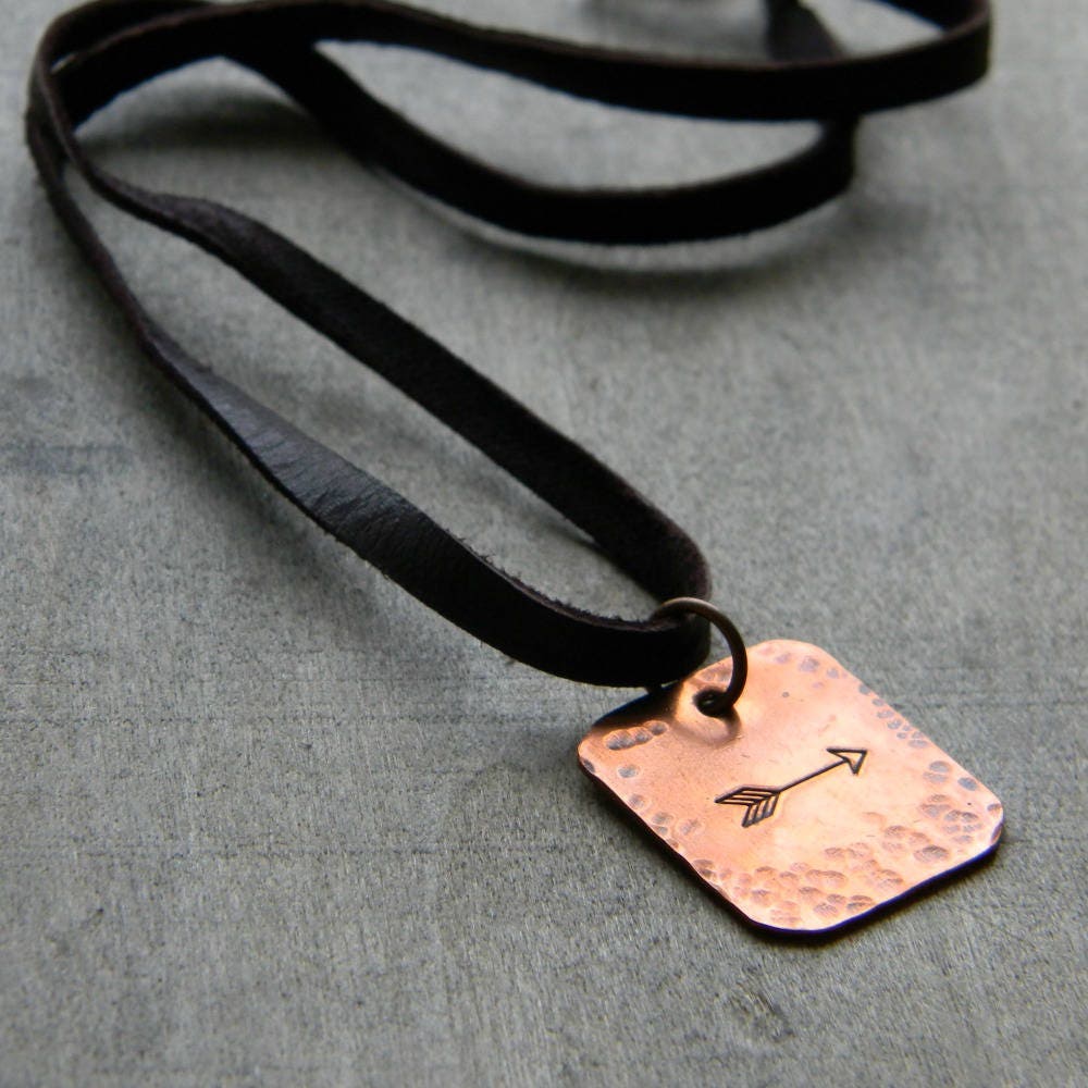 Lederband Halskette Pfeil Schmuck Herren Unisex Geschenk Abenteurer Hand Distressed Copper von SongbirdCabinDesigns
