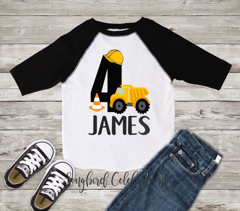 4. Geburtstag Junge Konstruktion Shirt Vierter Vier Wort 4 Kipplaster Baseball Style Raglan Personalisiert Mit Namen von SongbirdCelebrations