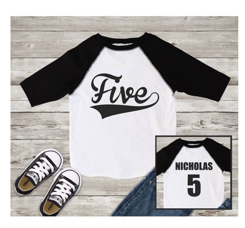 5. Geburtstag Junge Shirt Fünften Fünf Wort 5 Baseball Raglan Jersey Stil Personalisierte Namen Und Nummer Auf Back Forth 5. Geburtstag Junge Shirt Fünften Fünf Wort 5 Baseball Raglan Jersey Stil Personalisierte Namen Und Nummer Auf Back Forth von SongbirdCelebrations
