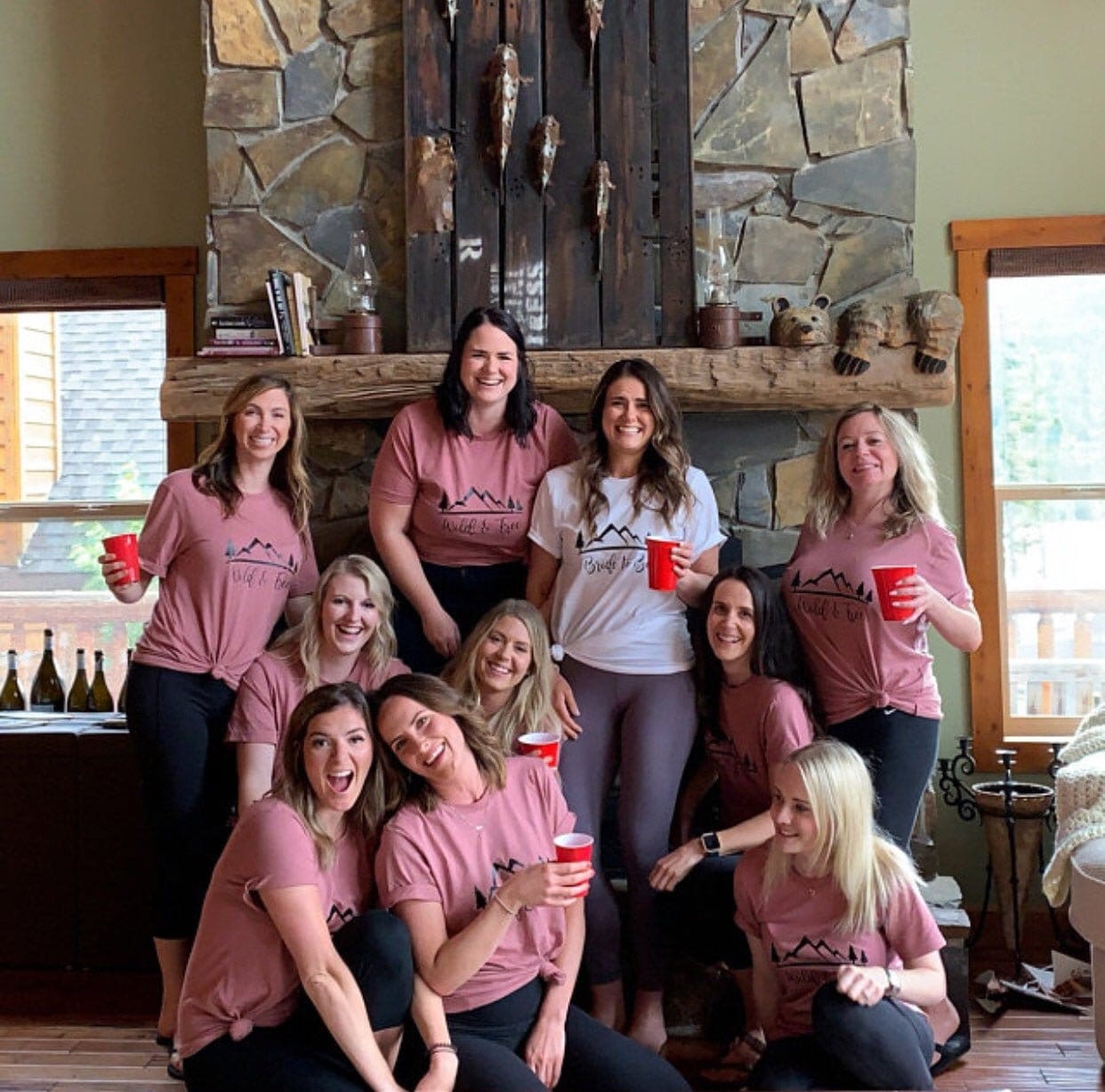 Bride To Be Wild & Free Junggesellenabschied Shirts Mauve Peach Weiß Schwarz Grau Shirt T-Shirts von SongbirdCelebrations