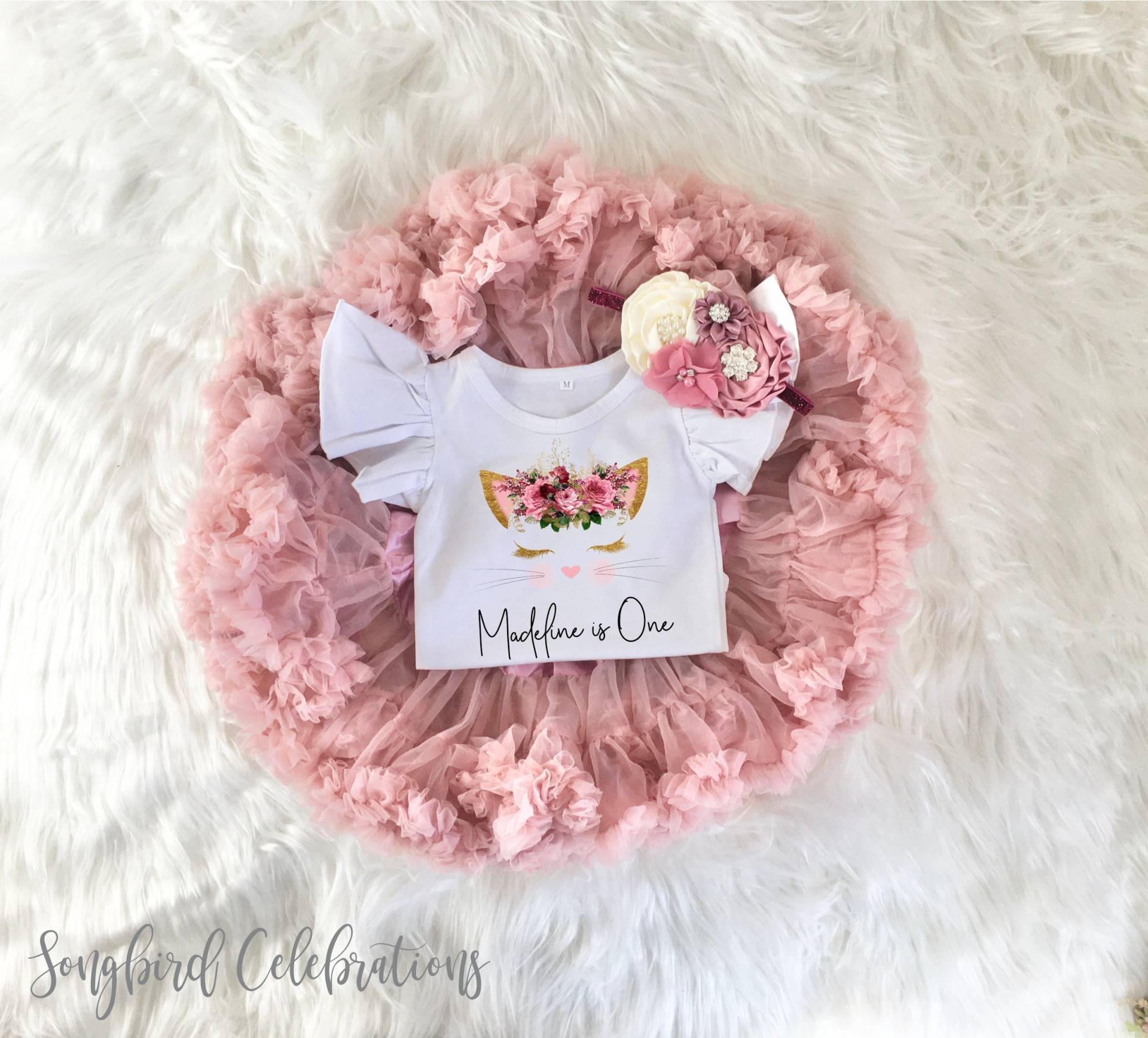 Personalisierte Kitty Katze 1st Geburtstag Mädchen Mauve Rose Gold Tutu Outfit, Kätzchen Thema Vintage Onesie®, Pettiskirt Cake Smash von SongbirdCelebrations