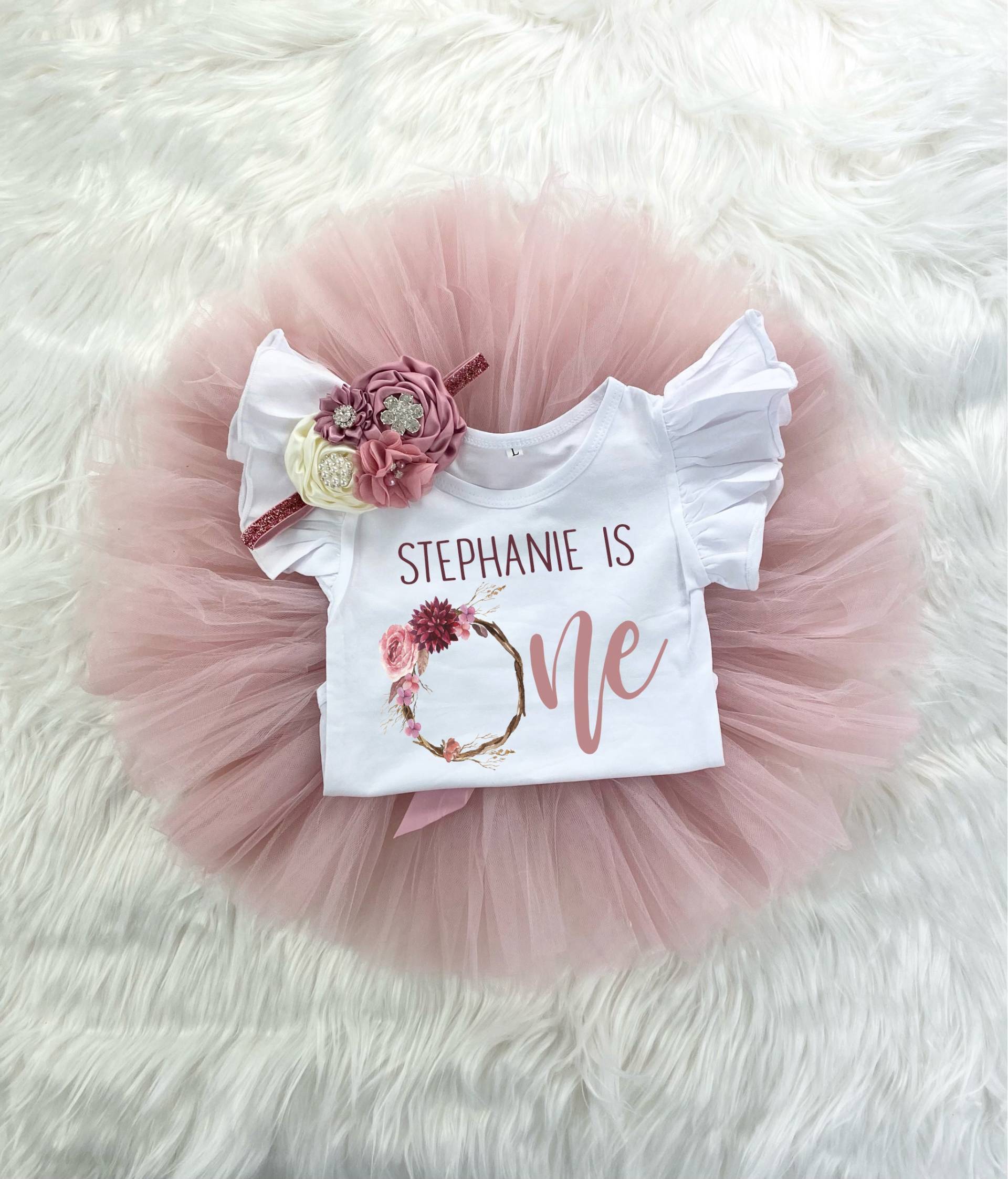 Personalisierter Blumenkranz 1. Geburtstag Mädchen Mauve Rose Gold Tutu Outfit, Vintage Onesie®, Cake Smash Shirt Set von SongbirdCelebrations