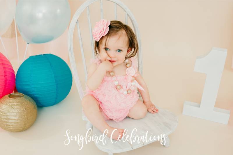 Rosa & Gold Spitze Strampler 1. Geburtstag Mädchen Outfit Baby Stirnband Blumenmädchen Cake Smash Foto Requisite Beinwärmer von SongbirdCelebrations