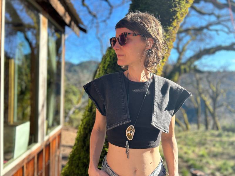 Schwarze Jeans Mini Weste von SongbirdandRose