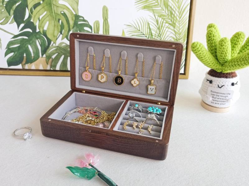 Personalized Walnut Jewelry Box, Portable Travel Custom Wooden Bride Wedding Christmas Gift For Her von Sonhha