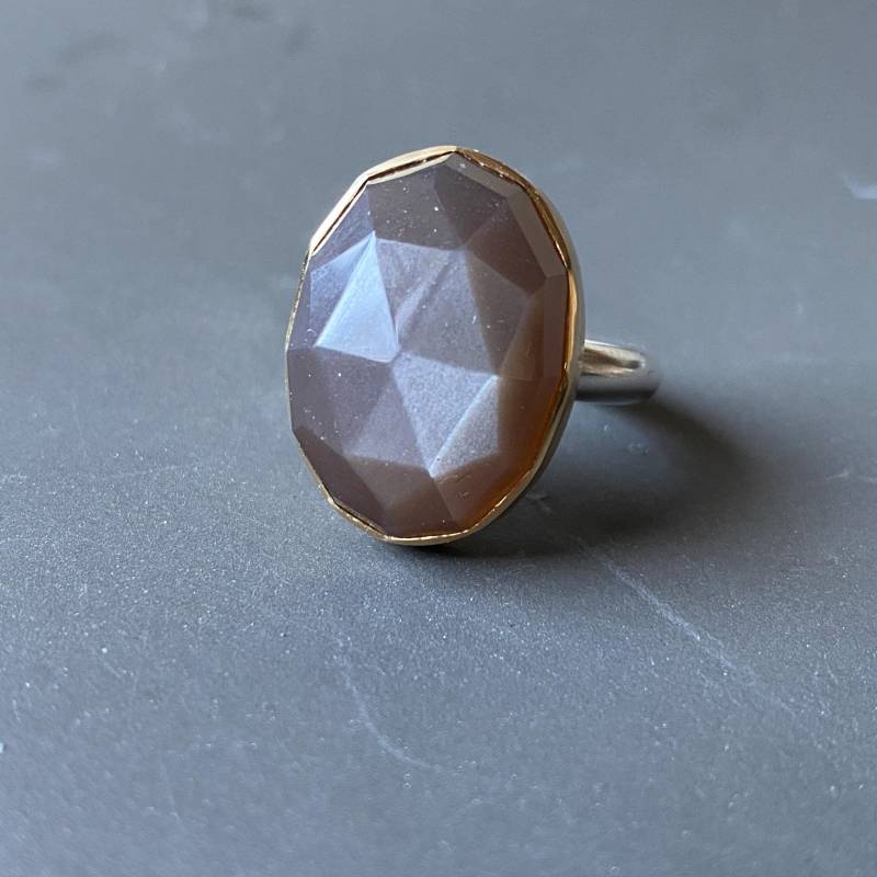 Silberring Mit Riesigem Braunen Mondstein in 750 Gelbgold von SonjaMariaWetzel