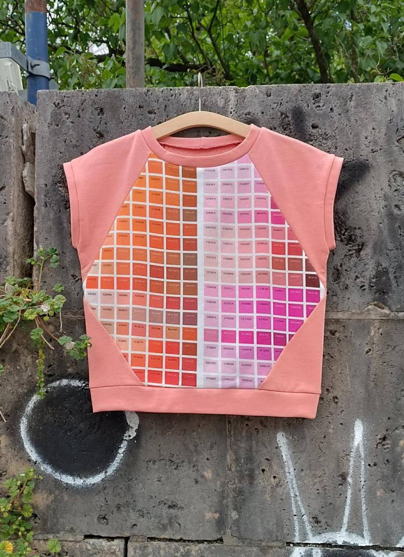 Unique Piece T-Shirt Sweater, Peach Pink "Colours", 100% Organic Cotton, S/M Unique Piece T-Shirt Sweater, Peach Pink "Colours", 100% Organic Cotton, S/M von SonjaSchoenGAW