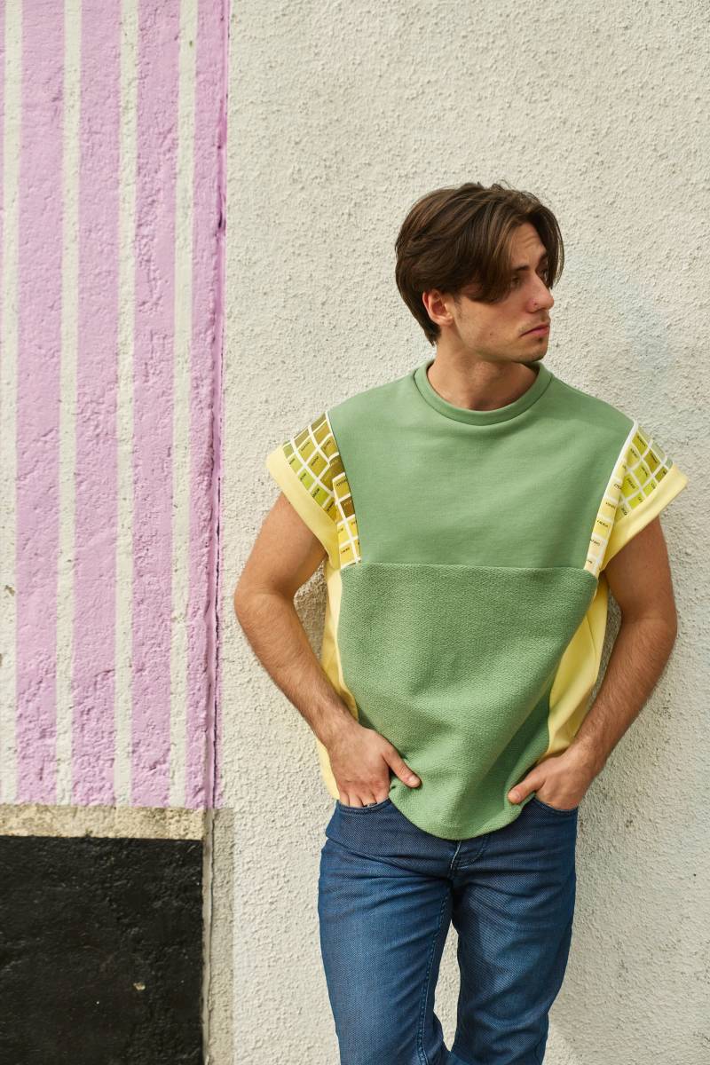 Unique Sleeveless Pullover "Lively Laurel" Upcycled, Green-Yellow, M/L Unique Sleeveless Pullover "Lively Laurel" Upcycled, Green-Yellow, M/L von SonjaSchoenGAW