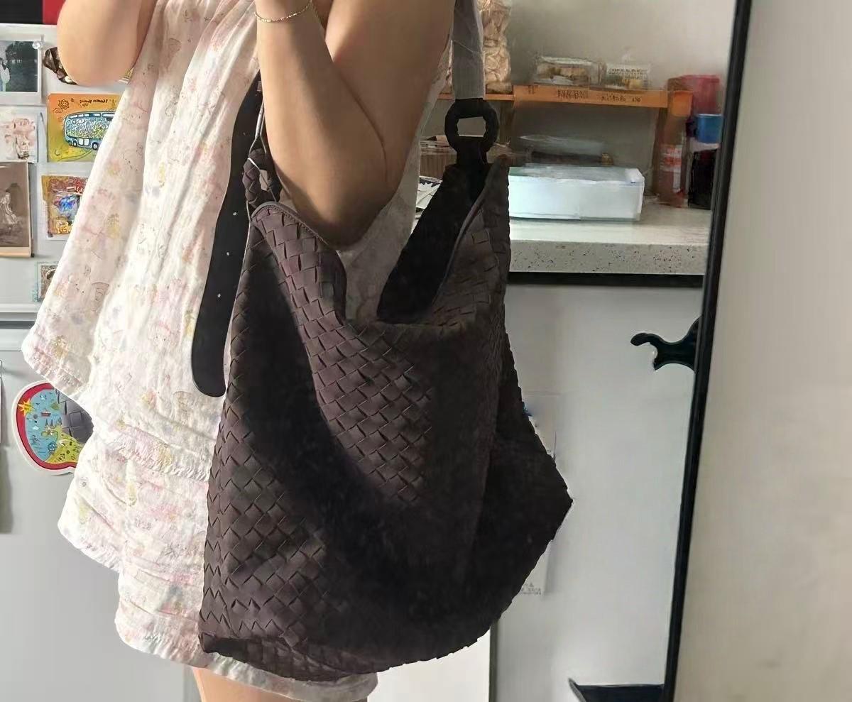 Handwoven Suede Tote Bag, Large Capacity Shoulder Bag With Star Charm, Soft Woven Hobo in Grey, Brown, Dark Brown von SonnenGlanzSchatze