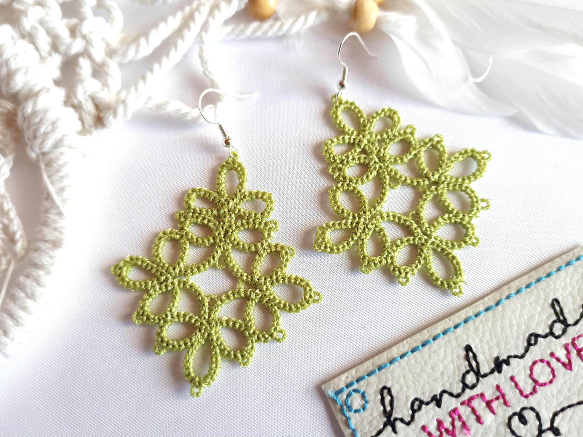 Große Spitzen Ohrringe Lindgrün, Leicht, Lace Statement Schmuck Sommer von SonnenGlueck