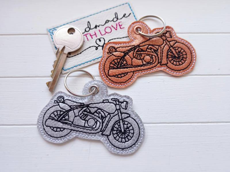 Motorrad Schlüsselanhänger Gestickt, Kunstleder Kupfer Silber, Rucksack Anhänger Biker von SonnenGlueck