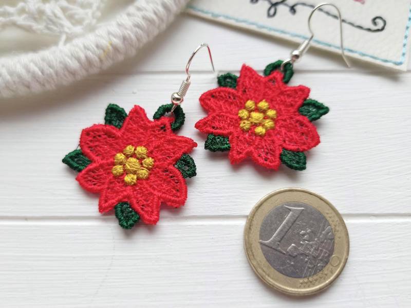 Ohrringe Weihnachtsstern Gestickt - Rot Grüne Lace Blüten Hängeohrringe, Federleicht von SonnenGlueck