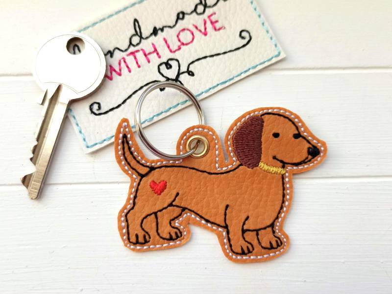 Schlüsselanhänger Dackel Gestickt, Kunstleder Braun, Taschenanhänger Oder Rucksackanhänger Hund von SonnenGlueck