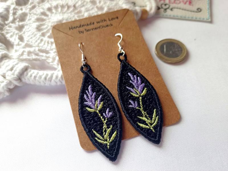Schwarze Ohrringe Mit Lila Blüten, Gestickt Leicht, Florale Lace Ohrhänger, Gothic Schwarze Ohrringe Mit Lila Blüten, Gestickt Leicht, Florale Lace Ohrhänger, Gothic von SonnenGlueck