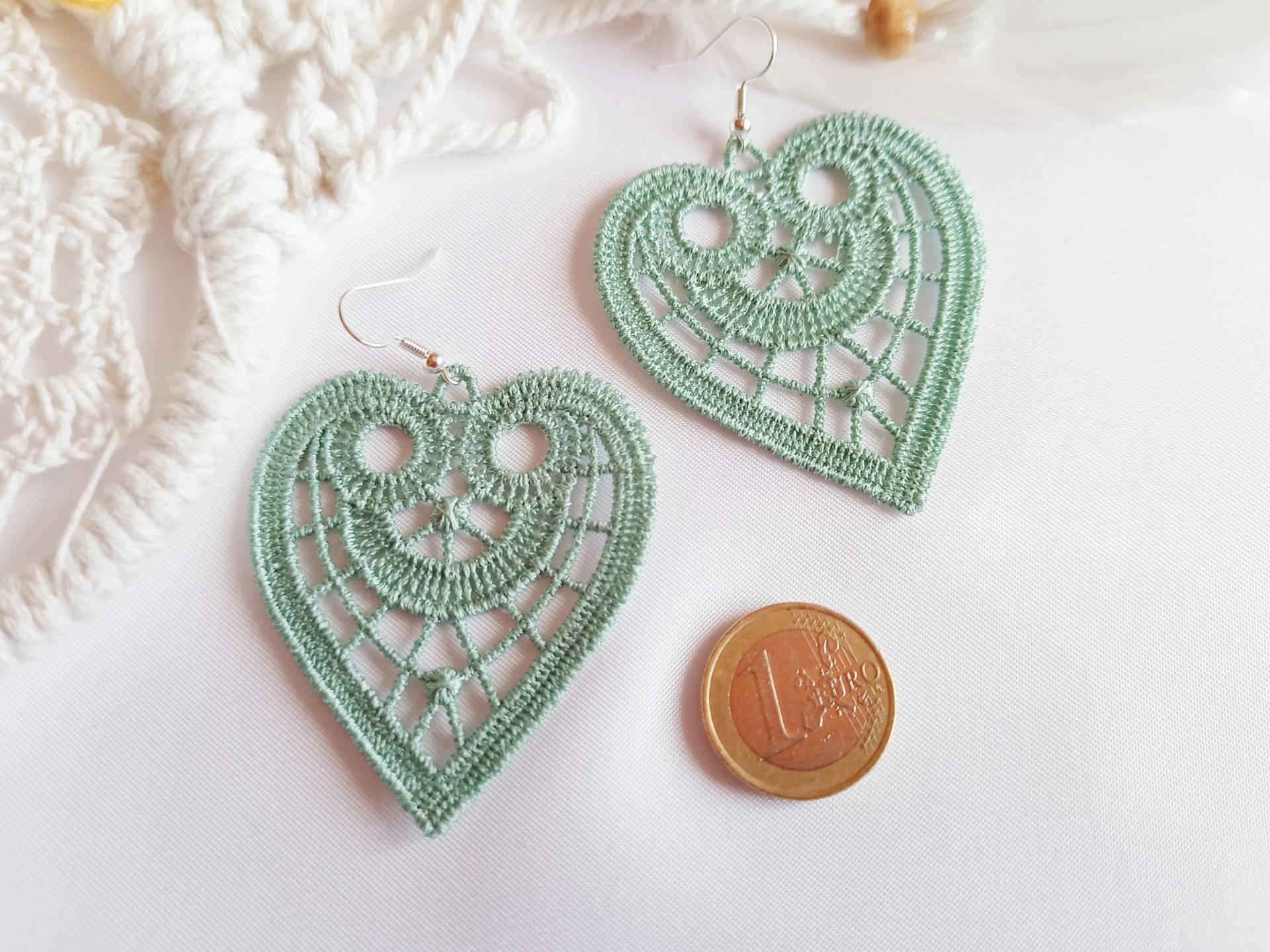 Spitzenohrringe Herzen Meeresgrün Gestickt, Filigran Und Leicht, Lace Boho Sommerschmuck, Blüten Ohrringe Spitzenohrringe Herzen Meeresgrün Gestickt, Filigran Und Leicht, Lace Boho Sommerschmuck, Blüten Ohrringe von SonnenGlueck
