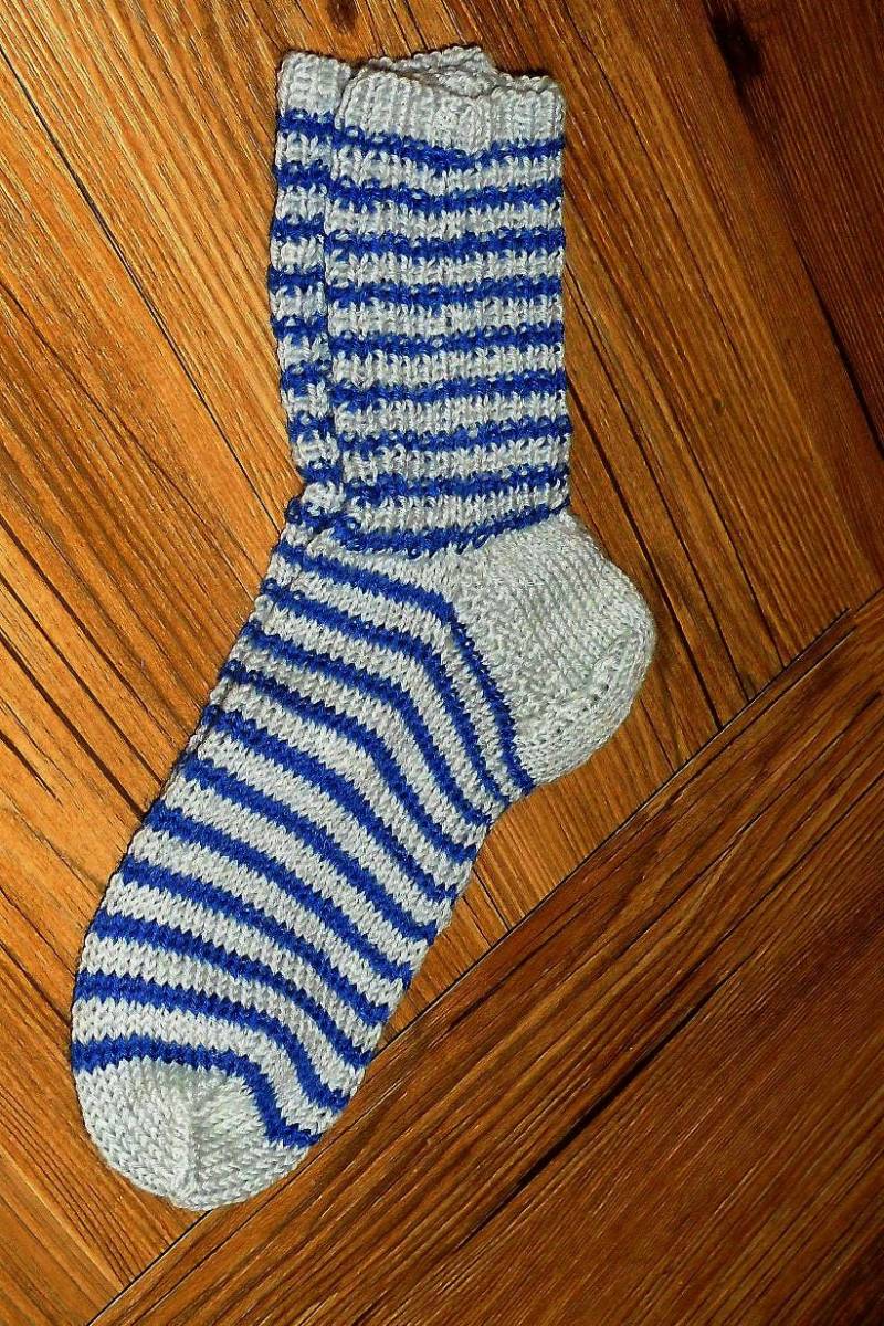 Gestreifte Kindersocken Gr. 30/31 Graublaue Handgestrickte Ringelsocken Strümpfe Hausschuhe Nr8121 Gestreifte Kindersocken Gr. 30/31 Graublaue Handgestrickte Ringelsocken Strümpfe Hausschuhe Nr8121 von Sonnenblume1547