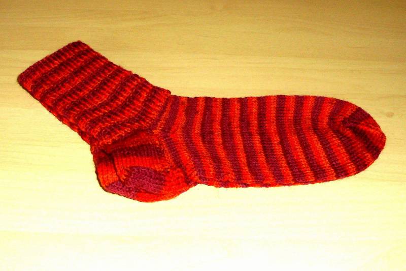 Handgestrickte Damensocken Gr.39/40 Rote Mustersocken Haussocken Hausschuhe Freizeitsocken Nr7341 von Sonnenblume1547