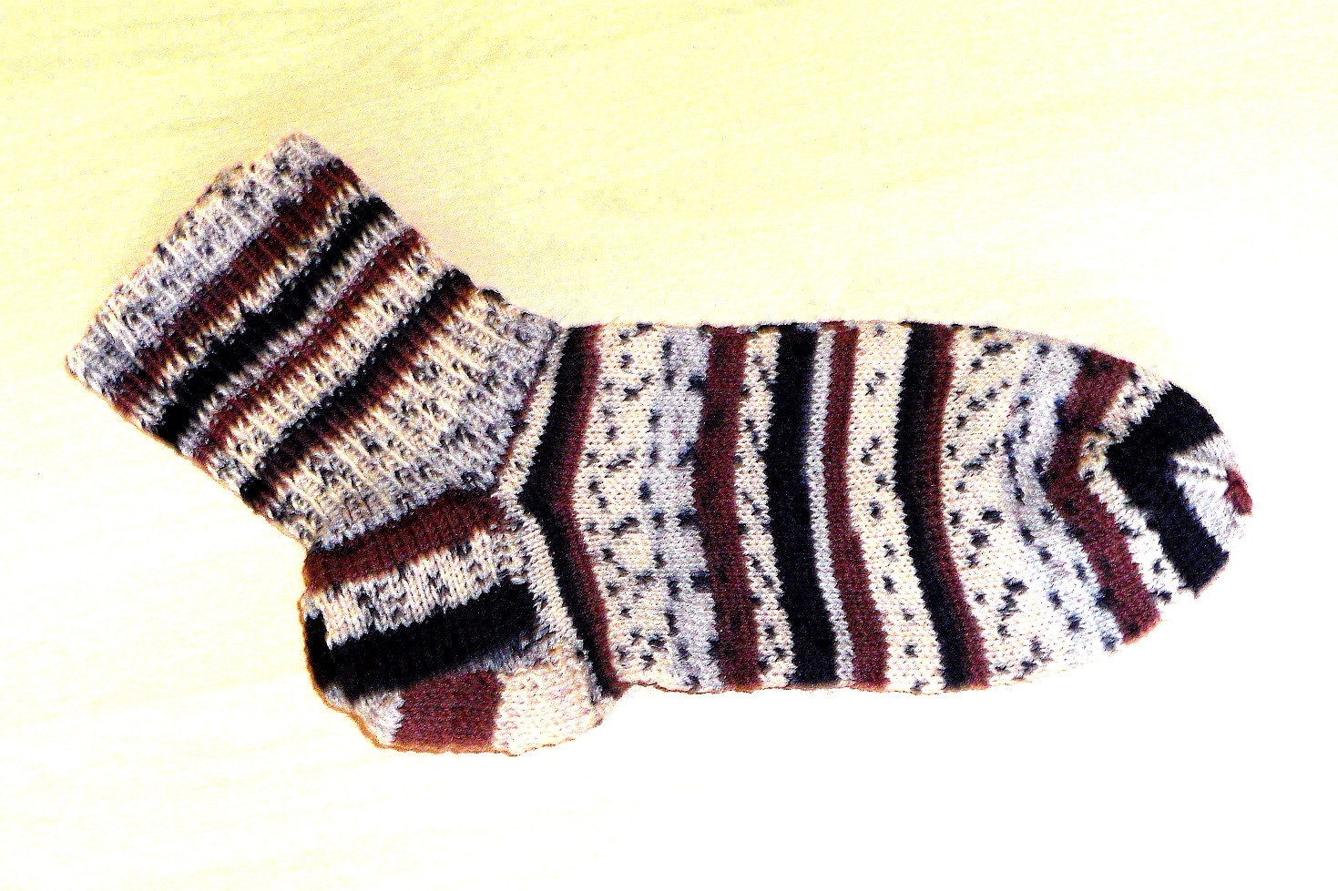 Handgestrickte Herrensocken Gr.45/46 Schwarzweiße Mustersocken Strümpfe Hausschuhe Freizeitsocken Socken Mit Muster Nr7085 Handgestrickte Herrensocken Gr.45/46 Schwarzweiße Mustersocken Strümpfe Hausschuhe Freizeitsocken Socken Mit Muster Nr7085 von Sonnenblume1547