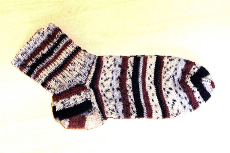 Handgestrickte Herrensocken Gr.45/46 Schwarzweiße Mustersocken Strümpfe Hausschuhe Freizeitsocken Socken Mit Muster Nr7085 Handgestrickte Herrensocken Gr.45/46 Schwarzweiße Mustersocken Strümpfe Hausschuhe Freizeitsocken Socken Mit Muster Nr7085 von Sonnenblume1547