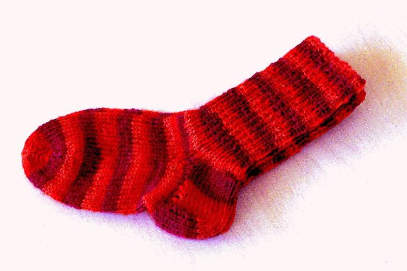 Handgestrickte Kindersocken Gr. 23/24 Bunte Gestreifte Rote Hausschuhe Freizeitsocken Ks7162 von Sonnenblume1547