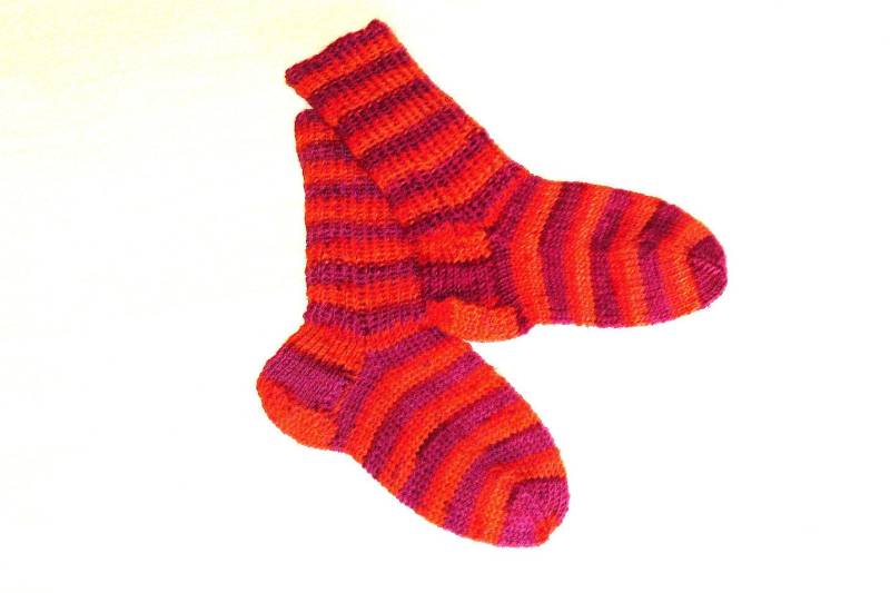 Handgestrickte Kindersocken Gr.23/24 Gestreifte Rote Haussocken Strümpfe 3-4 Jahre Warme Ks7097 von Sonnenblume1547