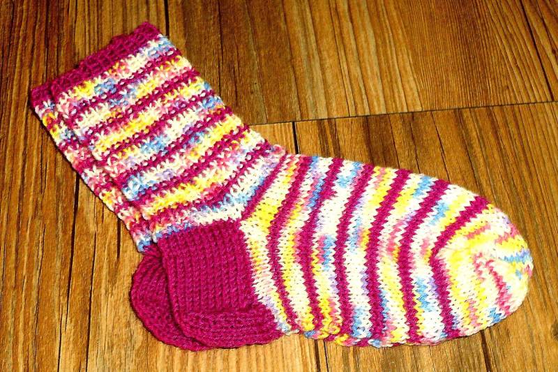 Handgestrickte Kindersocken Gr.24/25 Bunte Socken Gestreifte Strümpfe Hausschuhe Freizeitsocken Nr 7540 von Sonnenblume1547