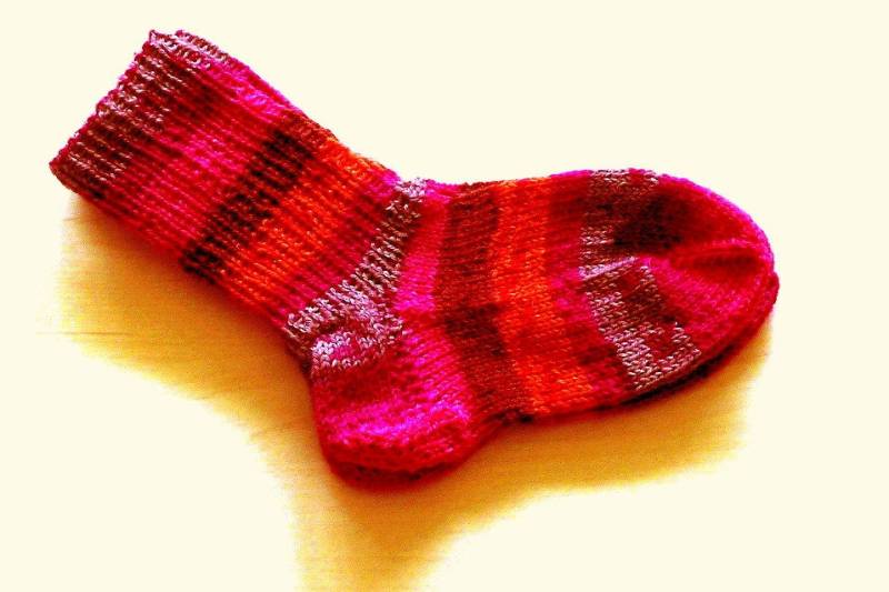 Handgestrickte Mädchensocken Gr.24/25 Rote Socken Mustersocken Farbige Freizeitsocken Strümpfe Nr.7457 von Sonnenblume1547