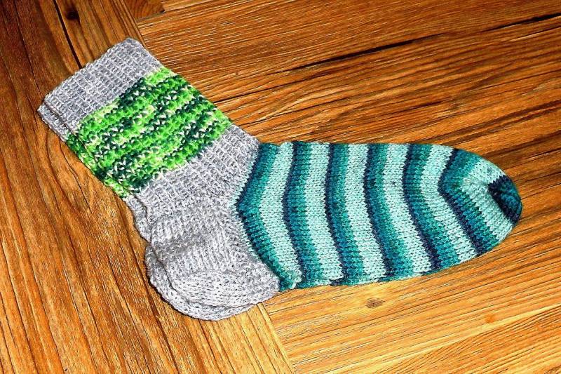 Handgestrickte Socken Gr.34/35 Helle Kindersocken Gestreifte Strümpfe Zweifarbige Freizeitsocken Nr 7392 von Sonnenblume1547