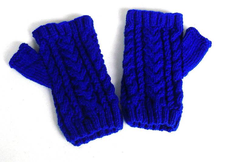 Handstulpen Handschuhe Accessoires Gestrickte Stulpen Pulswärmer Mit Muster Handgearbeitete Einfarbige Nr 6281 von Sonnenblume1547